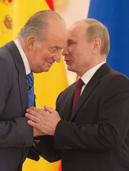 Vladimir Putin meets with Spanish King Juan Carlos in Moscow