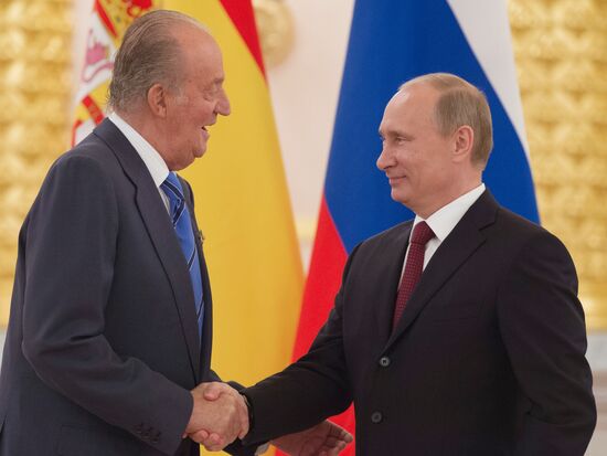 Vladimir Putin meets with Spanish King Juan Carlos in Moscow
