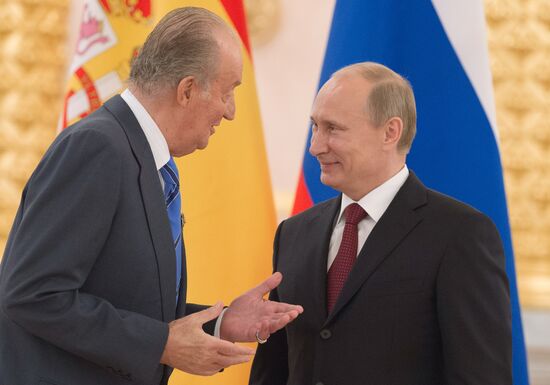 Vladimir Putin meets with Spanish King Juan Carlos in Moscow