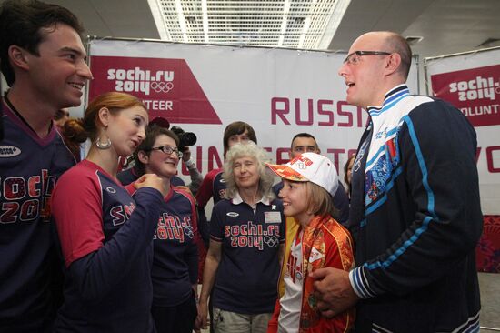 Russia’s national Olympic volunteer team departs for London