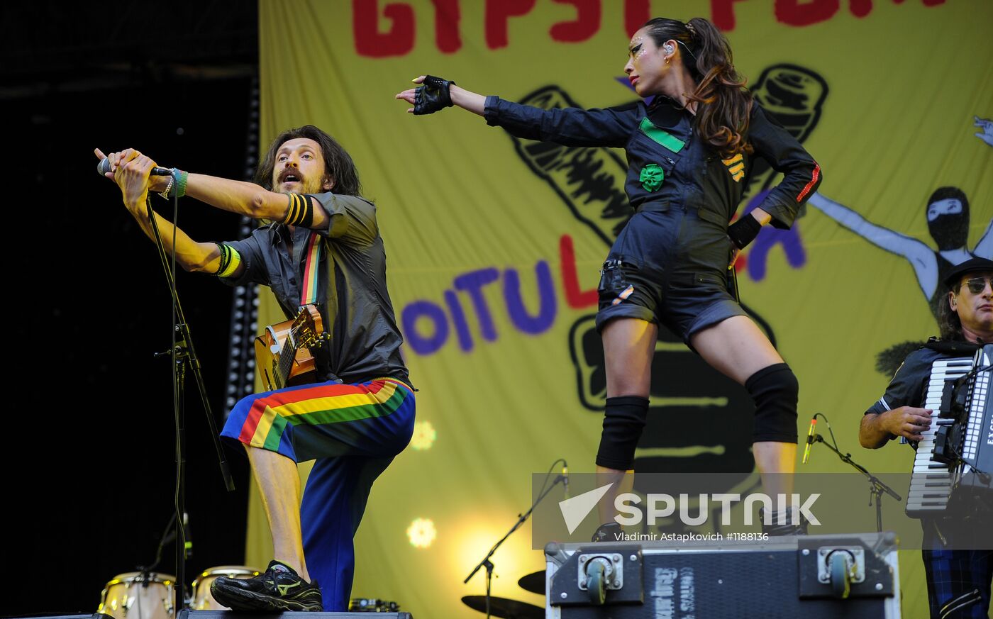 Red Hot Chili Peppers perform live in Moscow