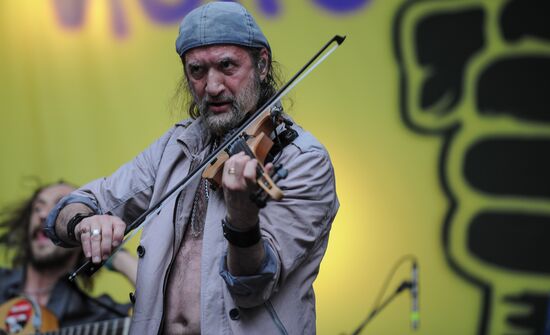 Red Hot Chili Peppers perform live in Moscow