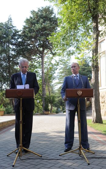 Vladimir Putin and Mario Monti hold joint news-conference