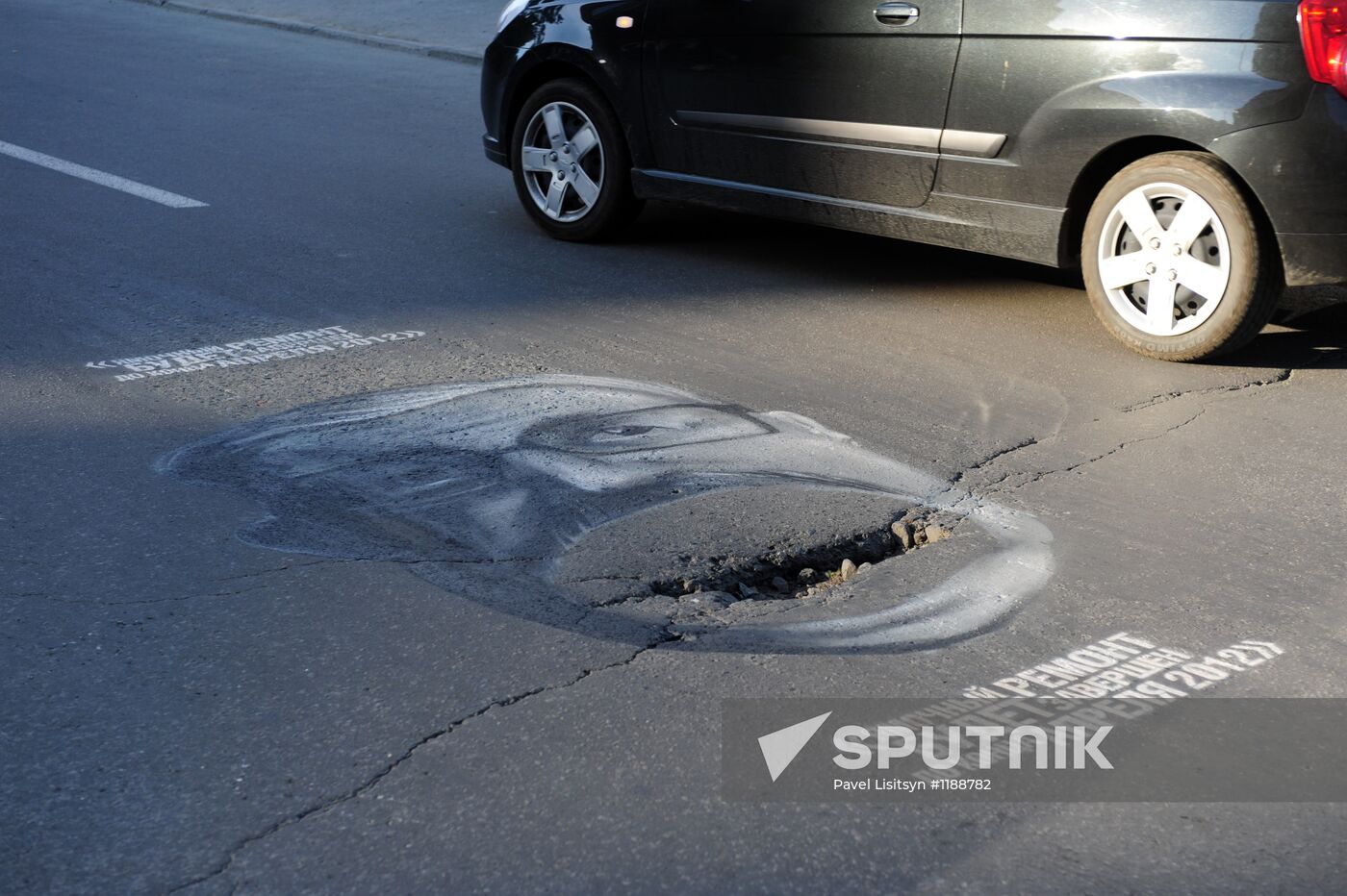 Comical pictures of public officials in Yekaterinburg