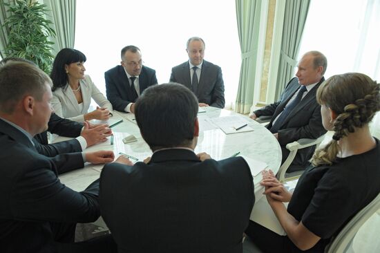 Vladimir Putin meets with Saratov Region governor
