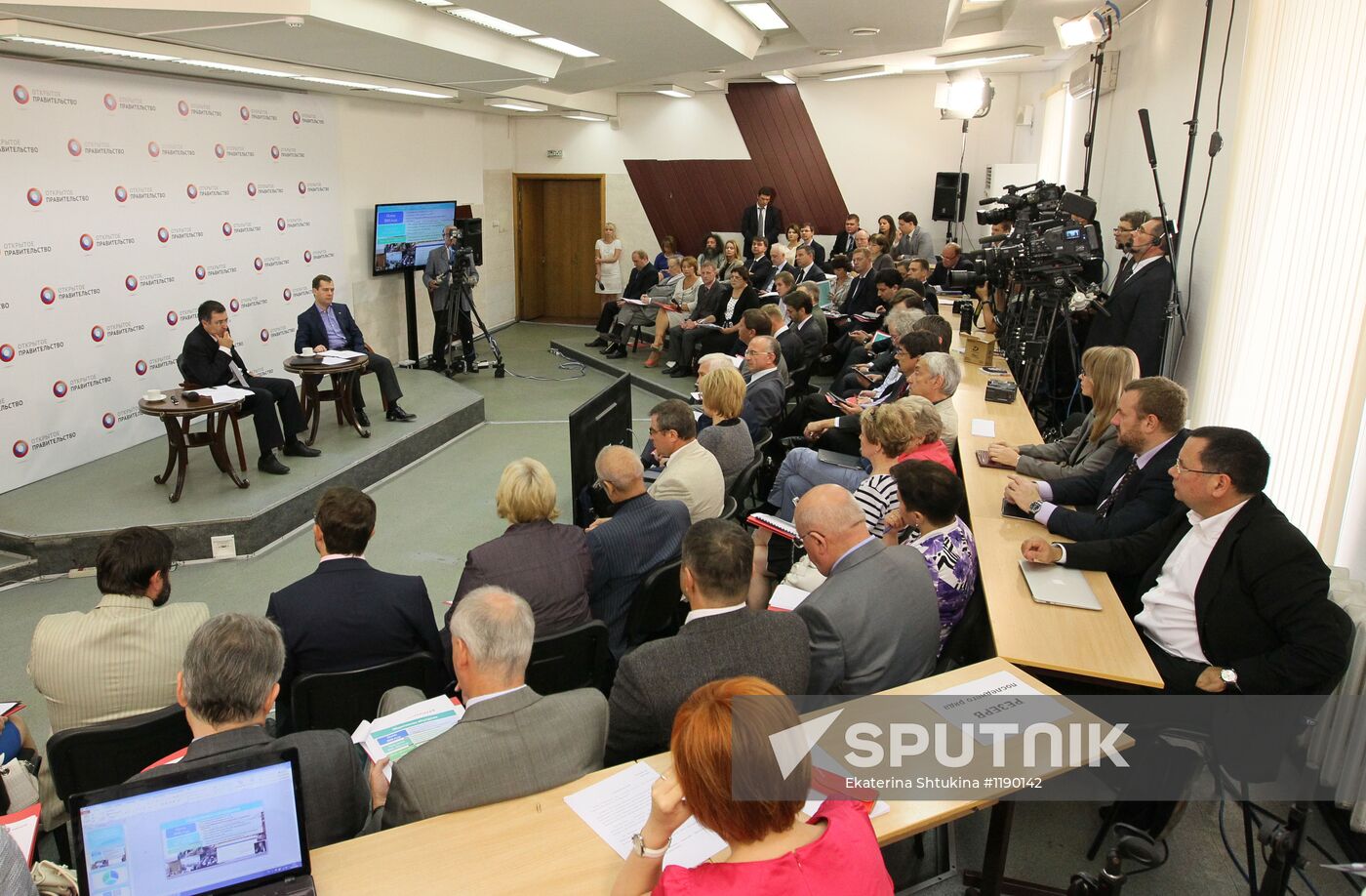 Dmitry Medvedev meets with Open Government experts