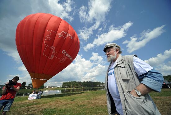 Vladimir Churov flew to "Seliger-2012" forum in a balloon