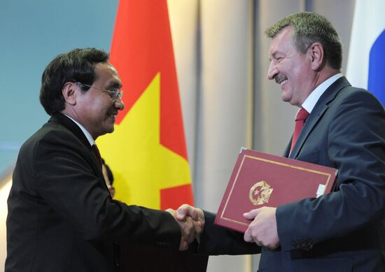 President Putin meets with Truong Tan Sang