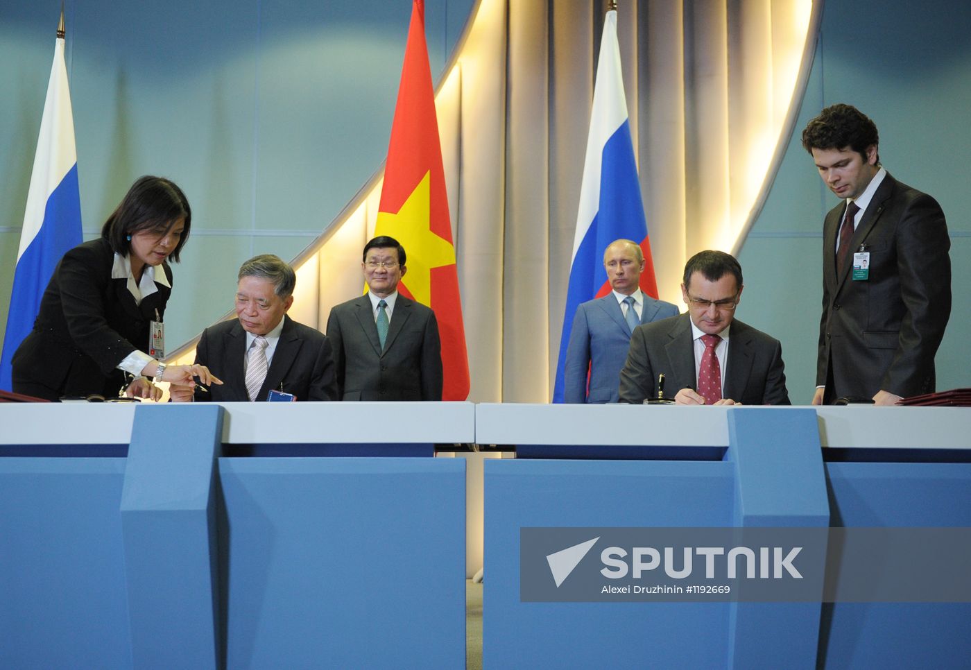 President Putin meets with Truong Tan Sang
