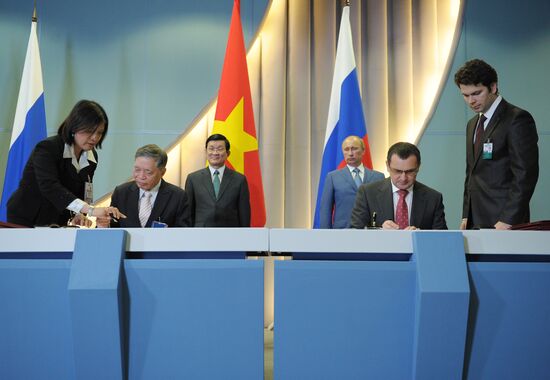 President Putin meets with Truong Tan Sang