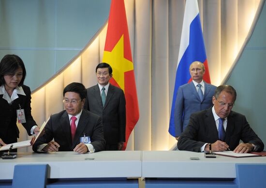 President Putin meets with Truong Tan Sang