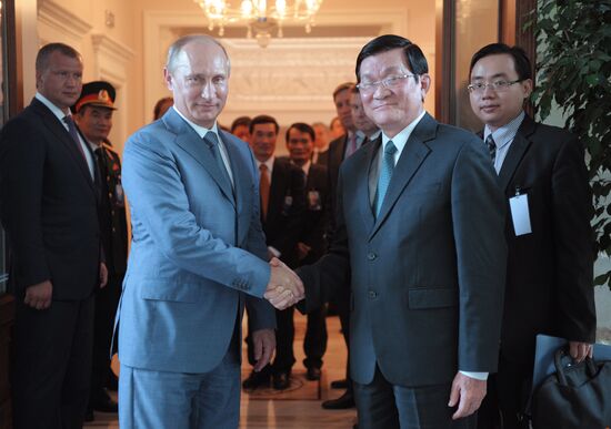 Vladimir Putin meets with Vietnamese President Truong Tan Sang