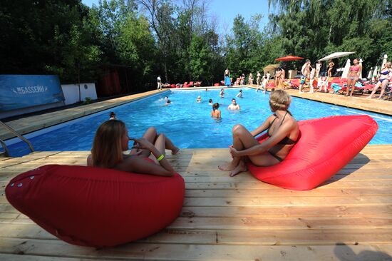 Recreation area with swimming pools opened at Sokolniki Park