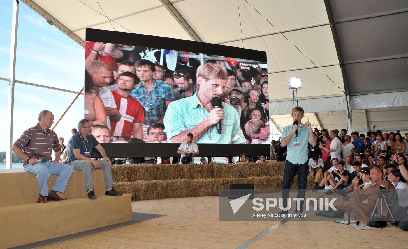 Vladimir Putin visits youth forum Seliger 2012