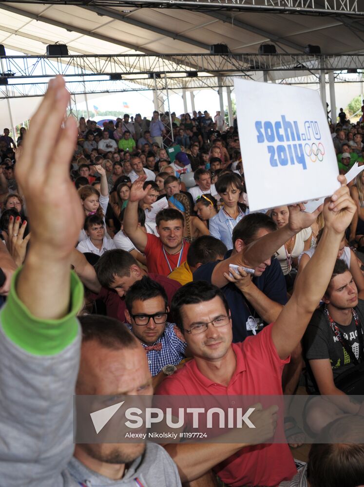 Vladimir Putin visits youth forum Seliger 2012