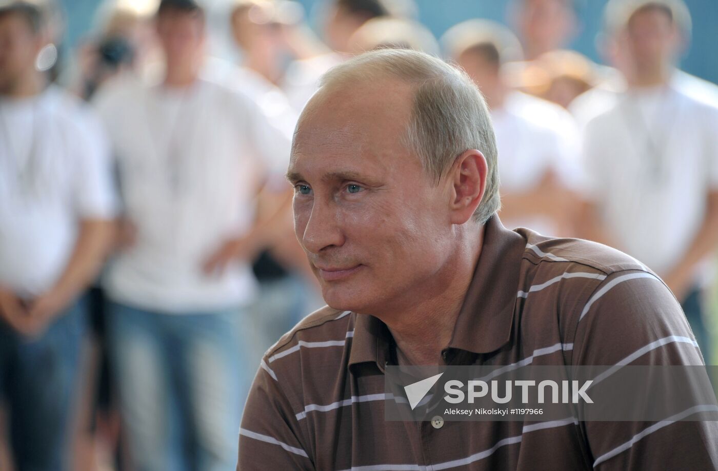 Vladimir Putin visits youth forum Seliger 2012