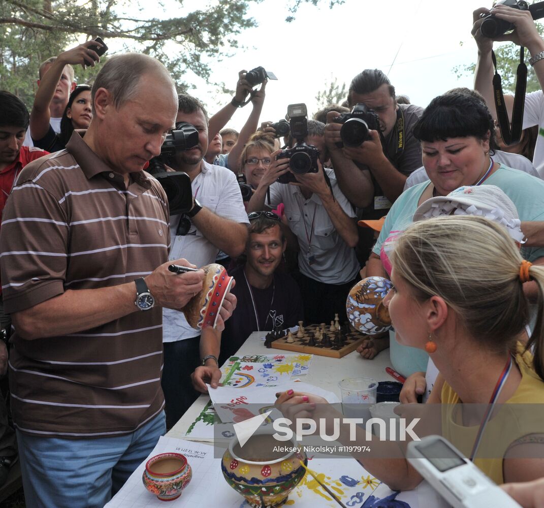 Vladimir Putin visits youth forum Seliger 2012