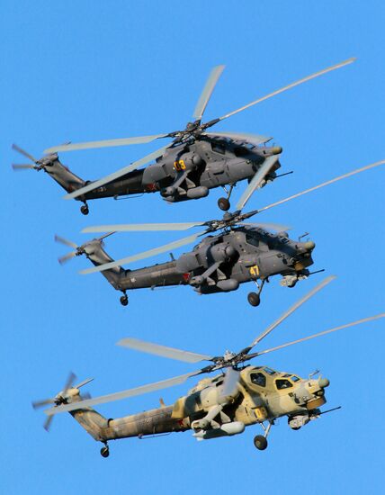 Air Force crews prepare for "Common Sky" air show