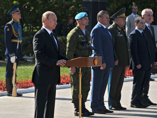 Vladimir Putin visits 31th Guards Separate Air Assault Brigade