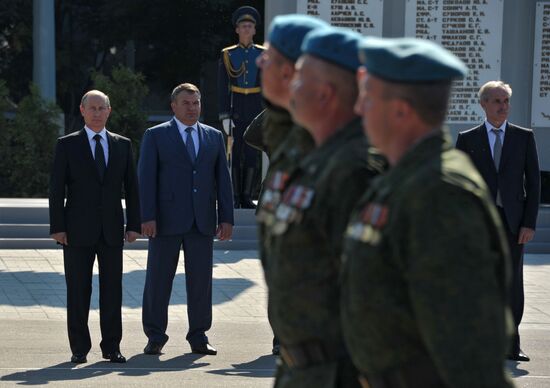 Vladimir Putin visits 31th Guards Separate Air Assault Brigade