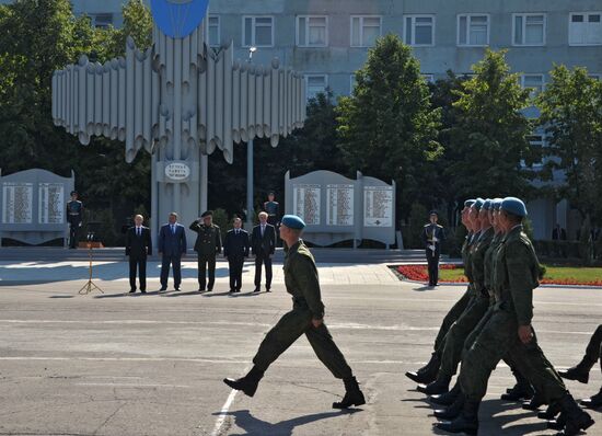 Vladimir Putin visits 31th Guards Separate Air Assault Brigade