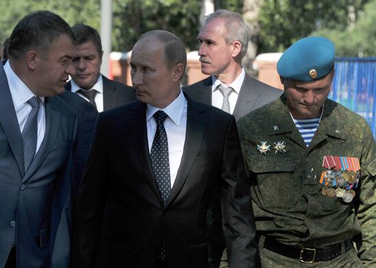 Vladimir Putin visits 31th Guards Separate Air Assault Brigade