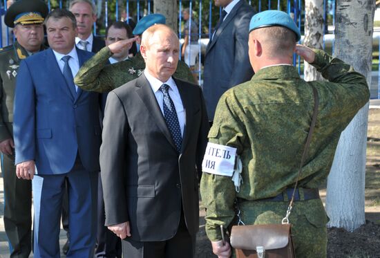 Vladimir Putin visits 31th Guards Separate Air Assault Brigade