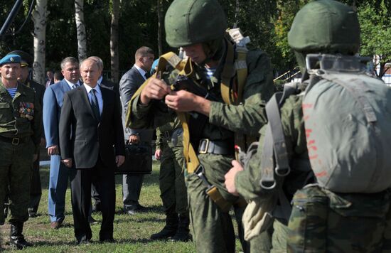 Vladimir Putin visits 31th Guards Separate Air Assault Brigade