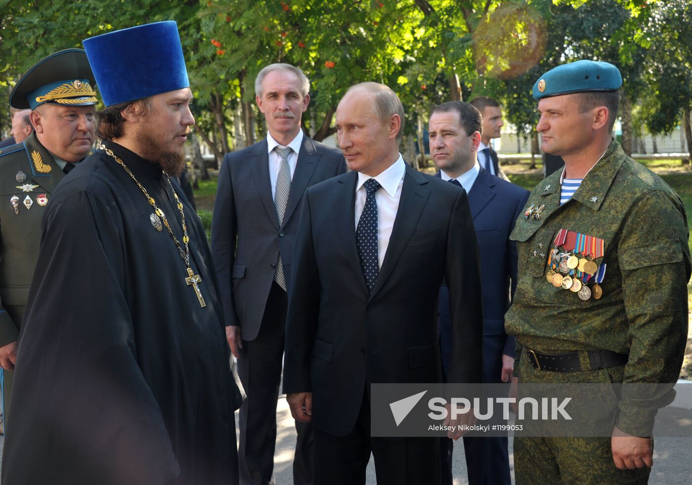 Vladimir Putin visits 31th Guards Separate Air Assault Brigade