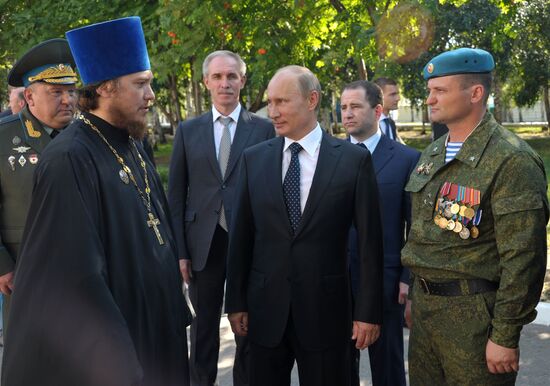 Vladimir Putin visits 31th Guards Separate Air Assault Brigade