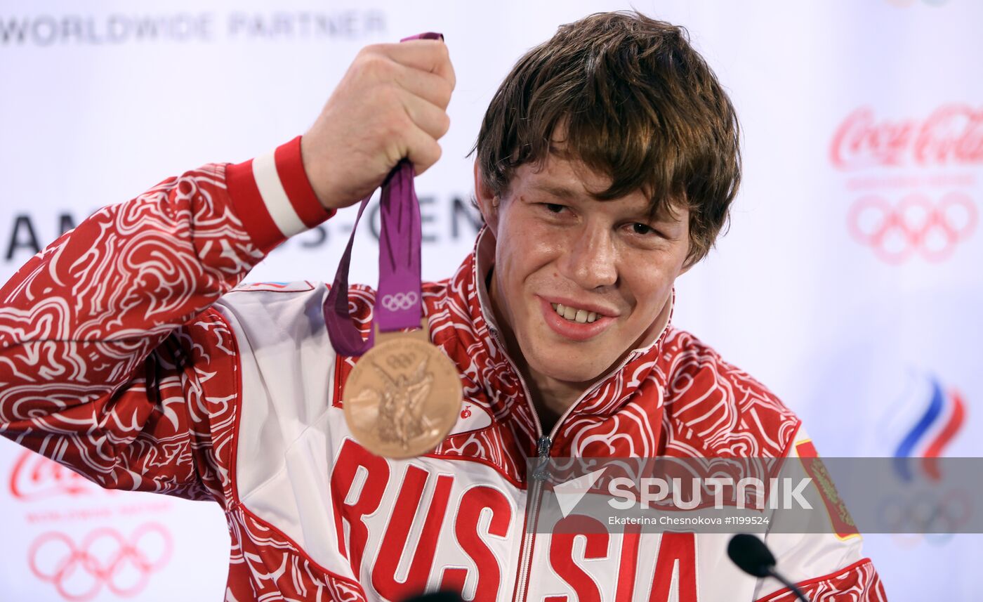 Nifontov, Tsarukaeva, Zabelinskaya give news conference