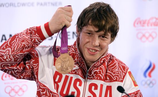 Nifontov, Tsarukaeva, Zabelinskaya give news conference