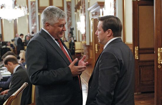 Dmitry Medvedev conducts government meeting
