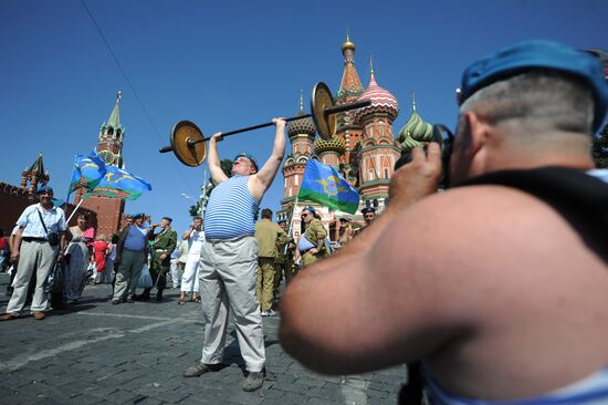 Celebrating Airborne Forces Day in Moscow