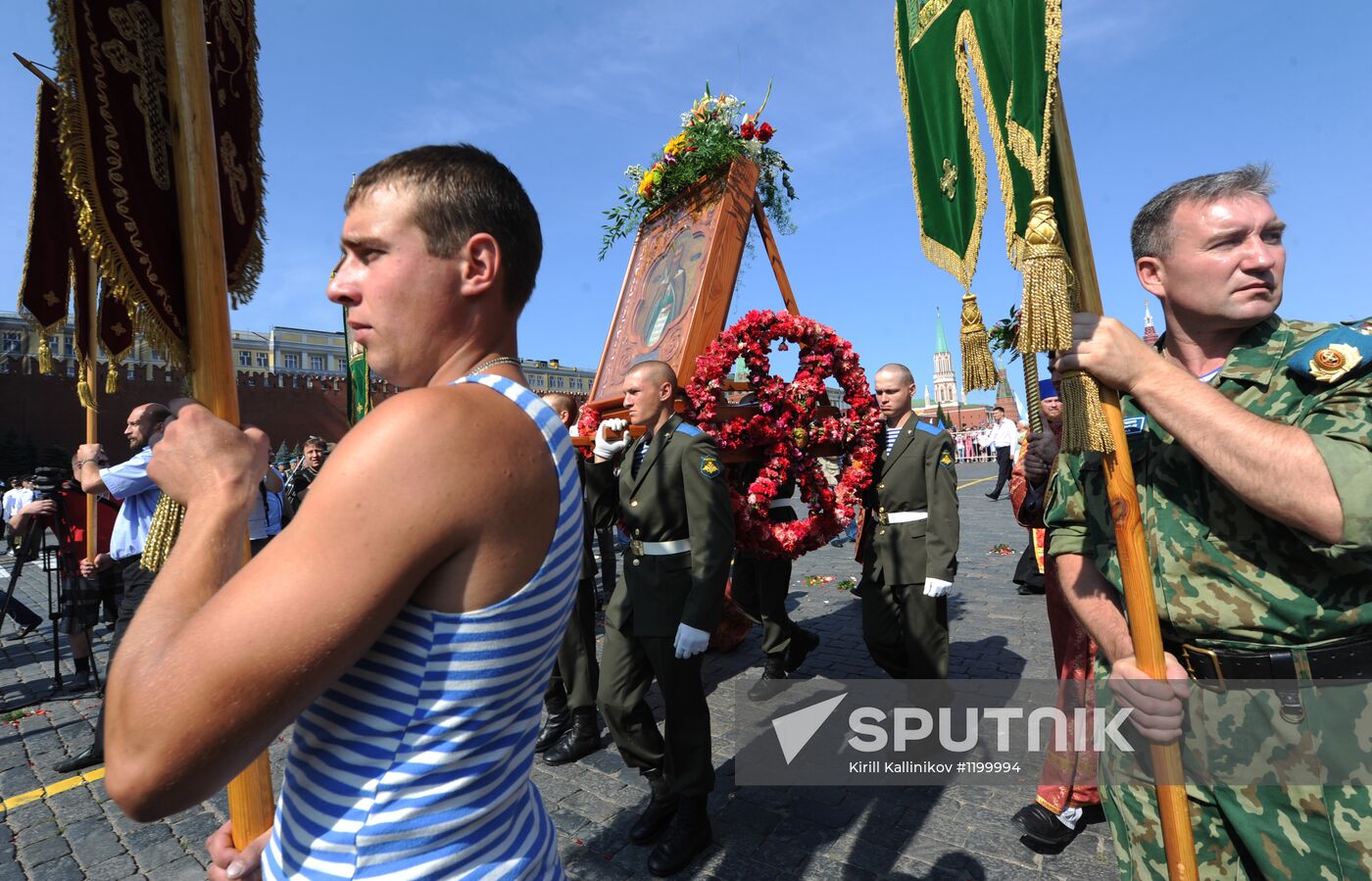 Celebrating Airborne Forces Day in Moscow