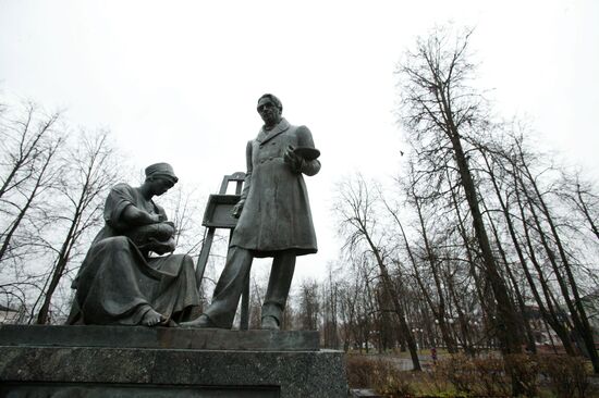 MONUMENT TO PAINTER VENETSIANOV