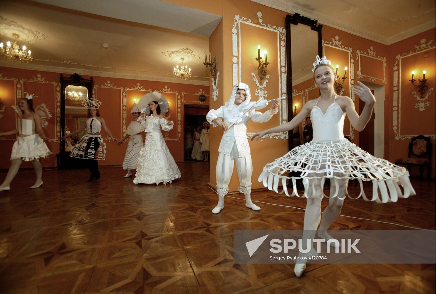 THE ORIGINAL COSTUME THEATER VYSHNI VOLOCHEK