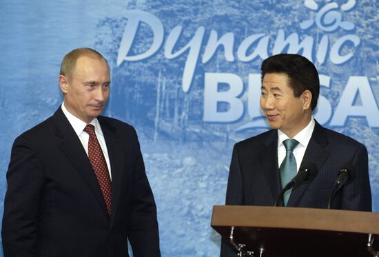 PUTIN ROH MOO-HYUN PRESS CONFERENCE