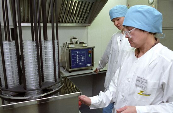 PHARMACEUTICAL FACTORY MEDICINE PRODUCTION 
