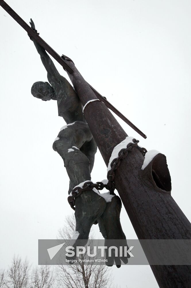 SCULPTURE MONUMENT COMPOSITION 