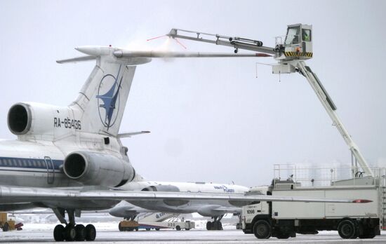 PROTECTING AIRCRAFT AGAINST ICING VNUKOVO AIRPORT
