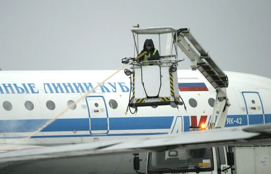 PROTECTING AIRCRAFT AGAINST ICING VNUKOVO AIRPORT