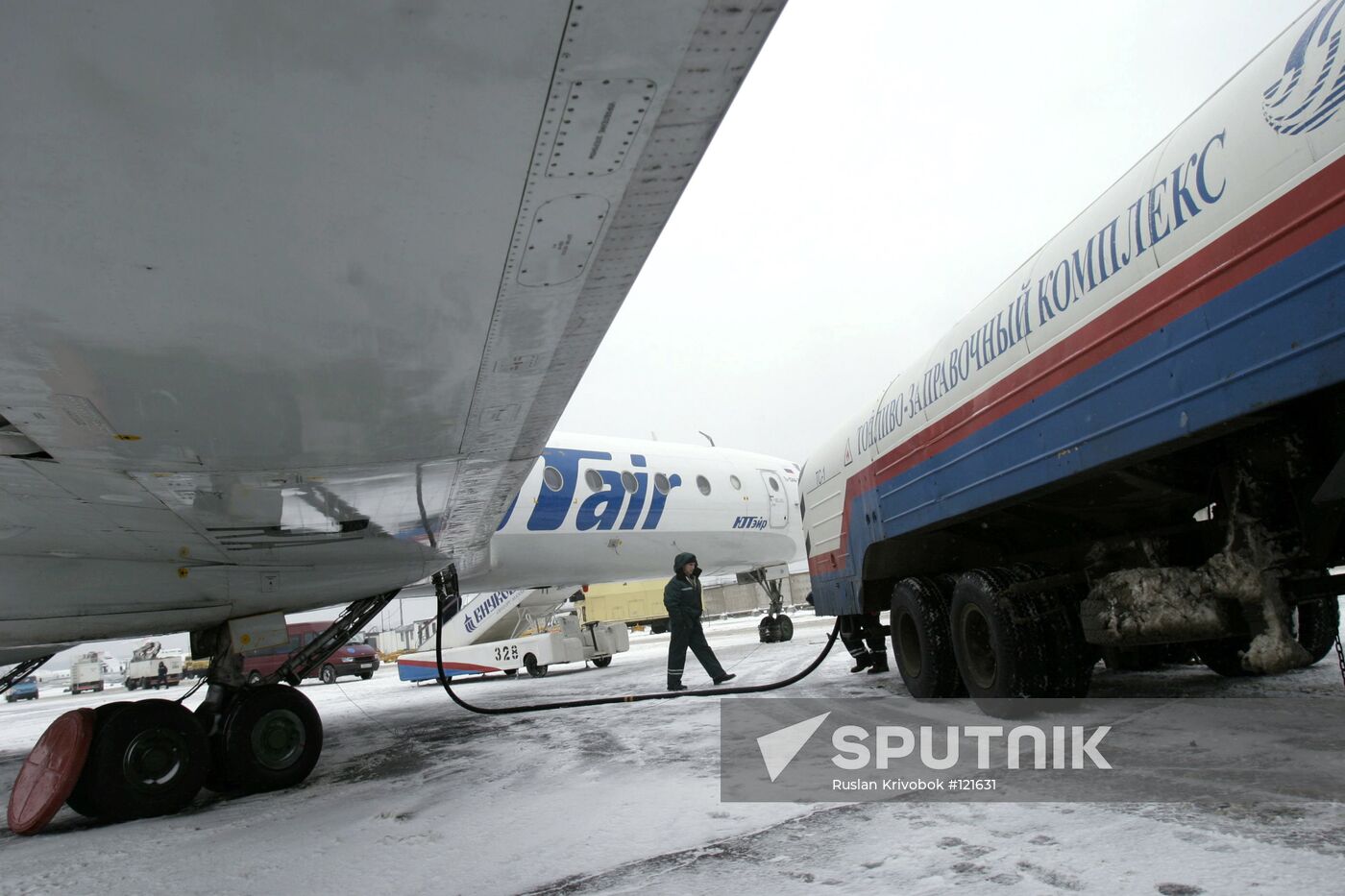 AIRCRAFT FUELLING VNUKOVO AIRPORT