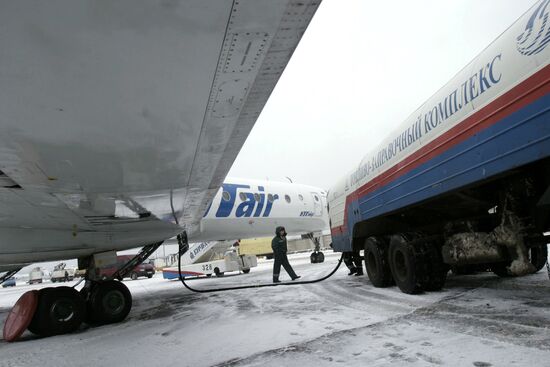 AIRCRAFT FUELLING VNUKOVO AIRPORT