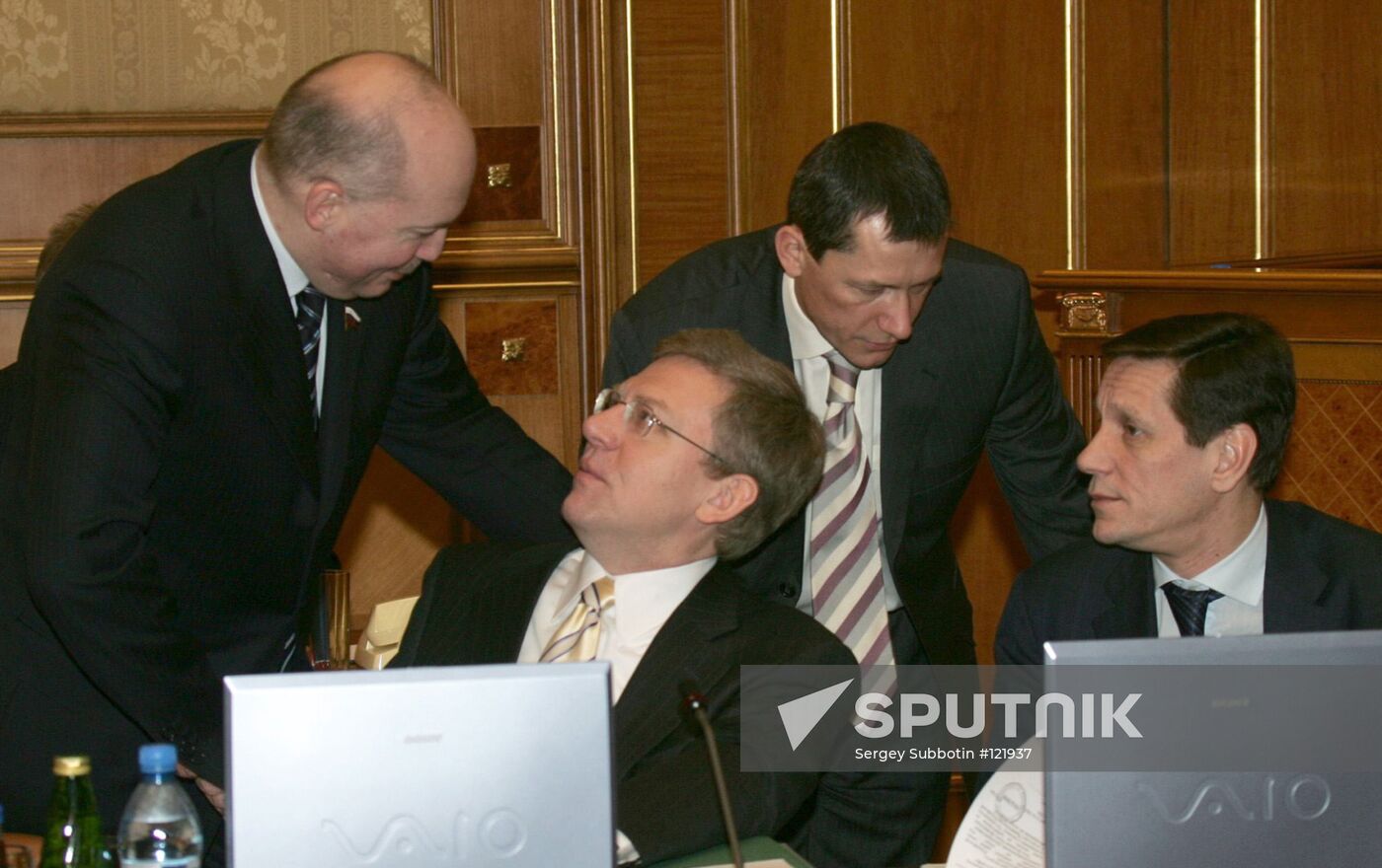 ZHUKOV SHARONOV KUDRIN MEZENTSEV CABINET SESSION 