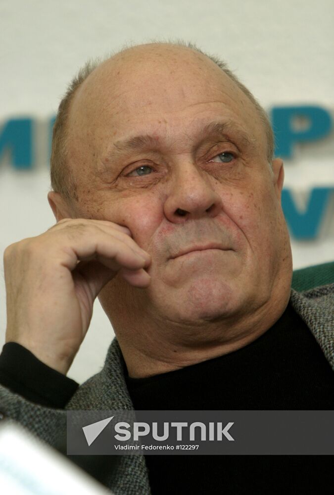 MENSHOV "DAY WATCH" NEWS CONFERENCE