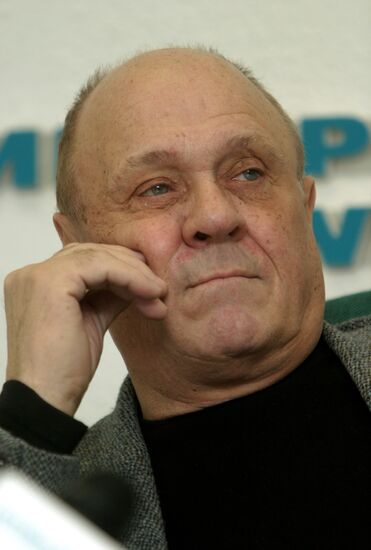 MENSHOV "DAY WATCH" NEWS CONFERENCE