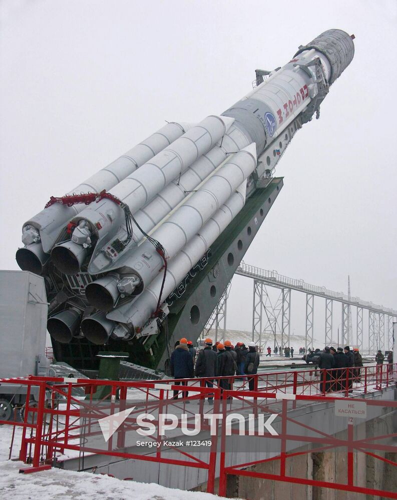 PRELAUNCH PREPARATIONS OF PROTON-M CARRIER VEHICLE