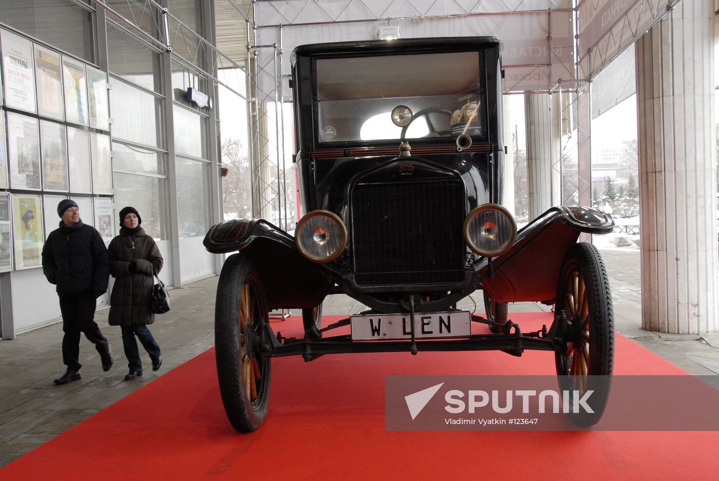 VINTAGE CAR ANTIQUARIAN SHOW