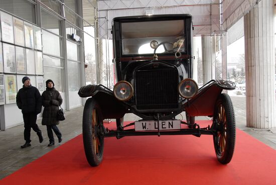VINTAGE CAR ANTIQUARIAN SHOW